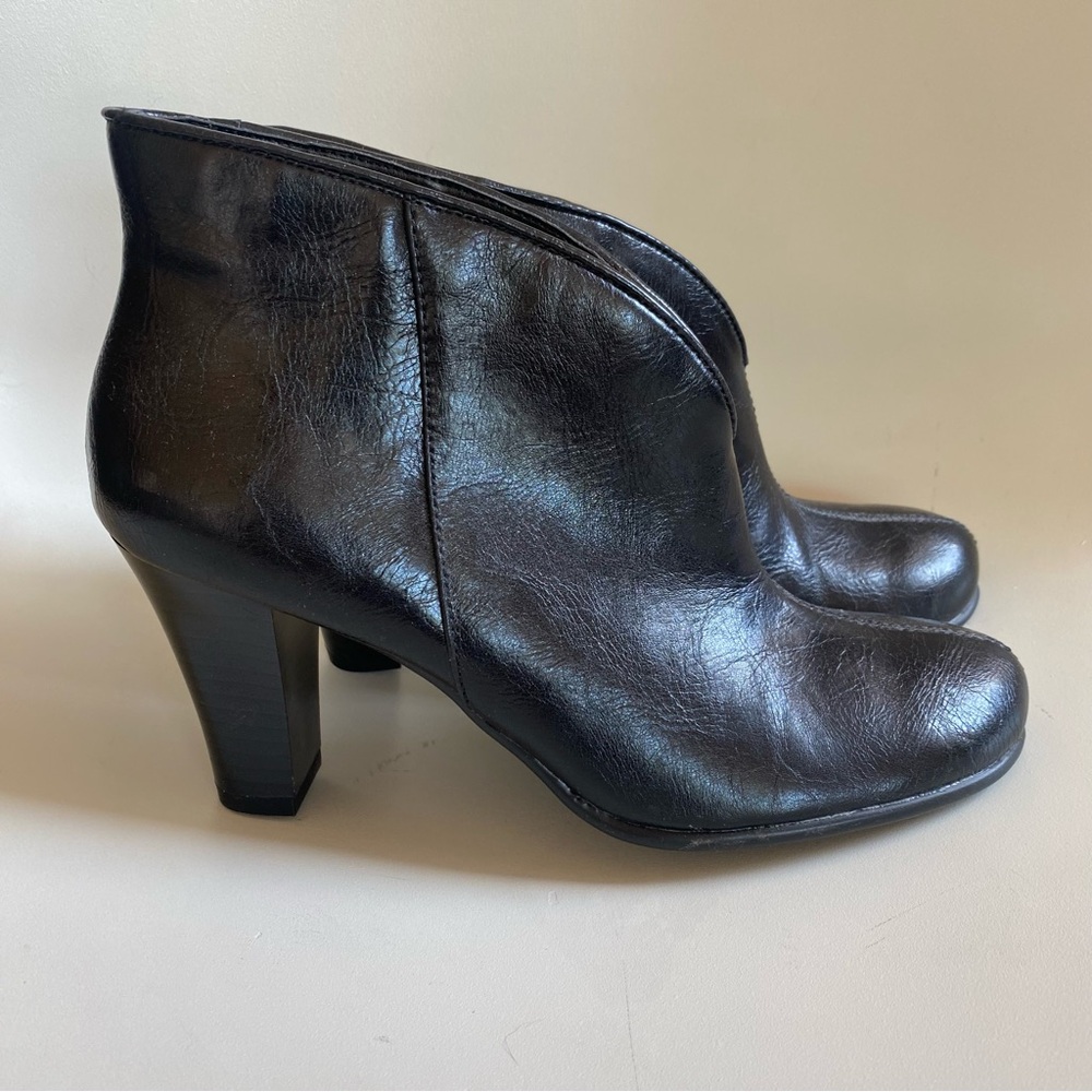 Aerosoles black high heel leather ankle boot